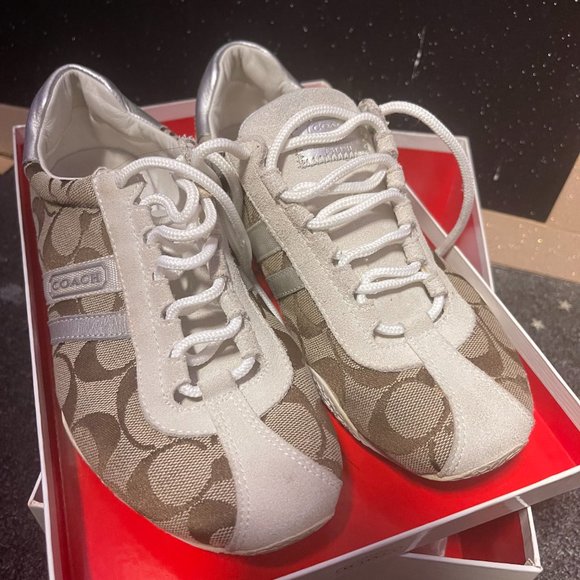 coach shoes - Picture 2 of 6